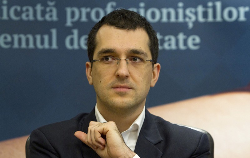 Vlad Voiculescu recunoaşte că tatăl său a fost colaborator al Securităţii. Ce note a transmis tatăl său