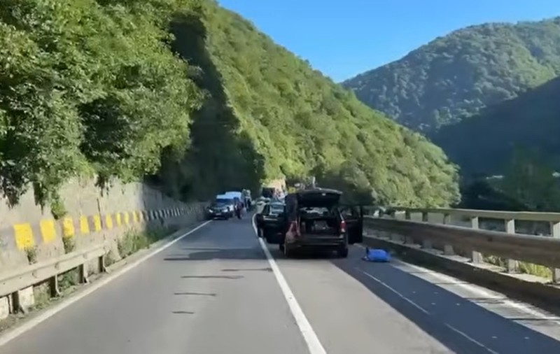 Reacția CNAIR, după accidentul mortal provocat de o bucată de stâncă pe Valea Oltului: „Ca să punem plase, ar trebui să defrișăm pădurea”