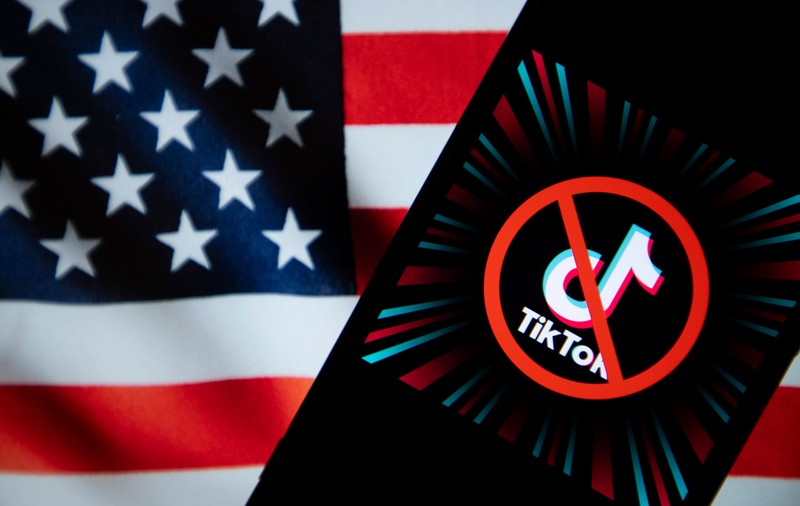 TikTok a fost eliminată din magazinele de aplicații ale Apple și Google din SUA. „Aplicaţia nu este disponibilă în ţara dvs.”
