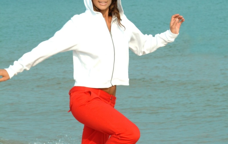 Învaţă cum să porţi pantalonii roşii!