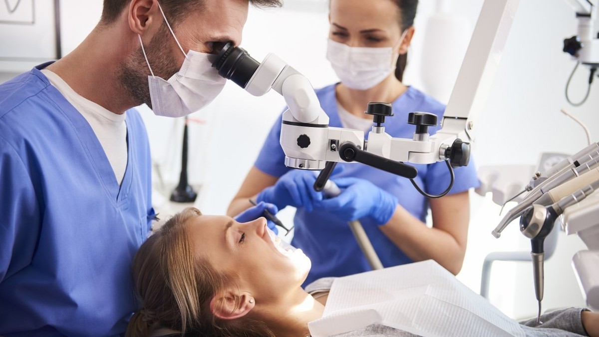 foto: implant dentar