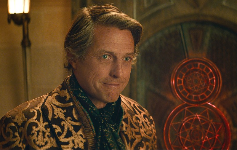 VIDEO. Apariția cu care Hugh Grant a cucerit întreaga Franță. Momentul, surprins pe o scenă din Paris