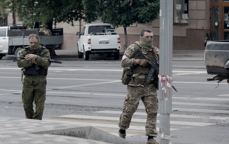 Mercenarii Wagner își împachetează lucrurile și pleacă din Rostov, orașul ocupat de dimineață. Șanturile săpate pentru încetinirea lor, acoperite la loc - VIDEO