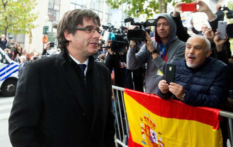 Mandat european de arestare pentru Carles Puigdemont. Opt miniștri catalani au fost arestați preventiv
