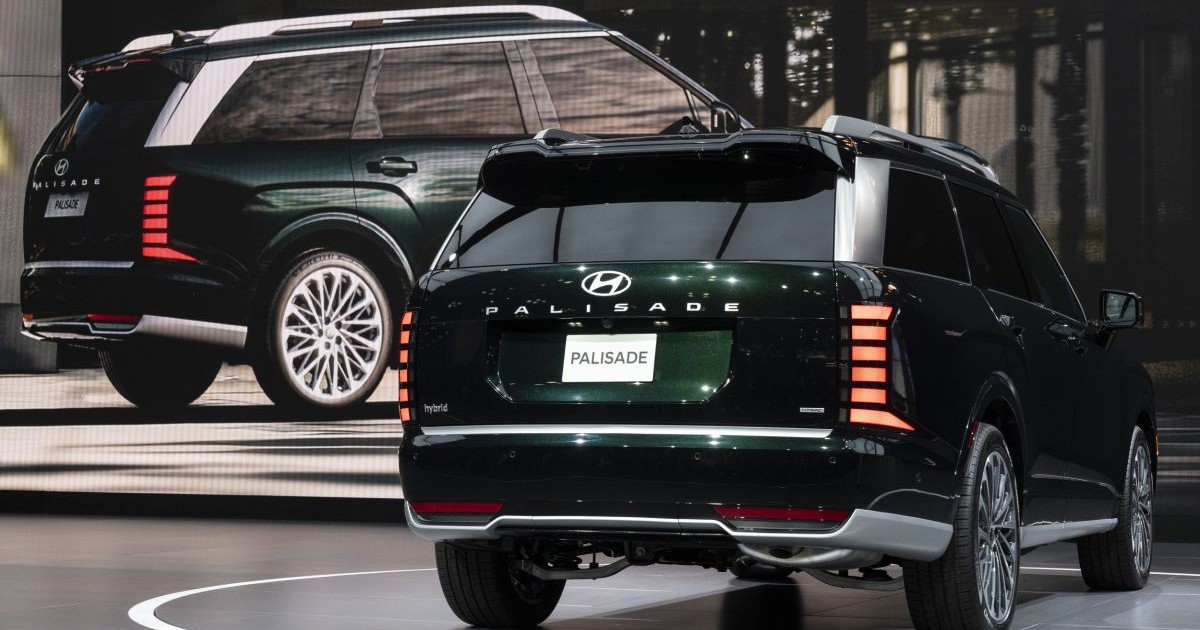Hyundai Palisade 2026, două modele negre staționate, au fost dezvăluite la Salonul Auto Internațional de la New York, desfășurat la Jacob Javits Center, pe 16 aprilie 2025, SUA