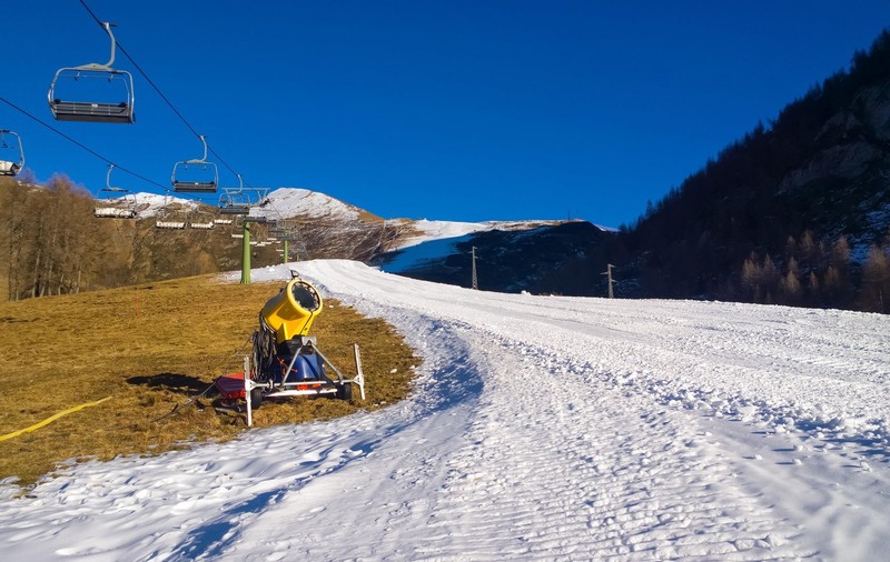 Tunurile de zăpadă din Poiana Brașov au fost pornite pentru pregătirea sezonului de schi 2024-2025