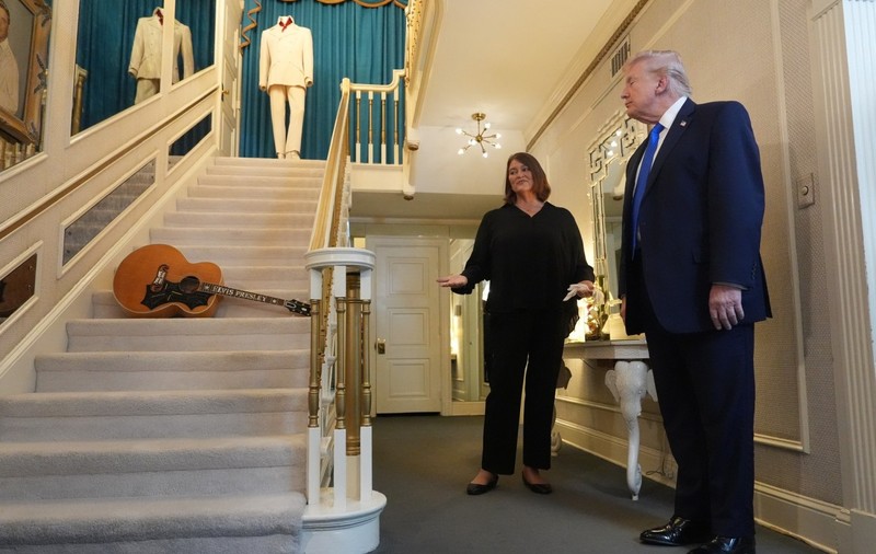 Donald Trump a vizitat pentru prima dată casa lui Elvis Presley, Graceland: „Sunt un mare fan. Știu că și-a iubit mama foarte mult”