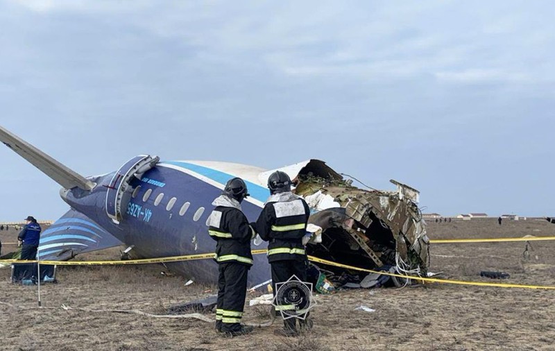 Cutia neagră a avionului prăbușit de Crăciun în Kazahstan a fost găsită. 29 de oameni au supraviețuit în coada ruptă a aeronavei
