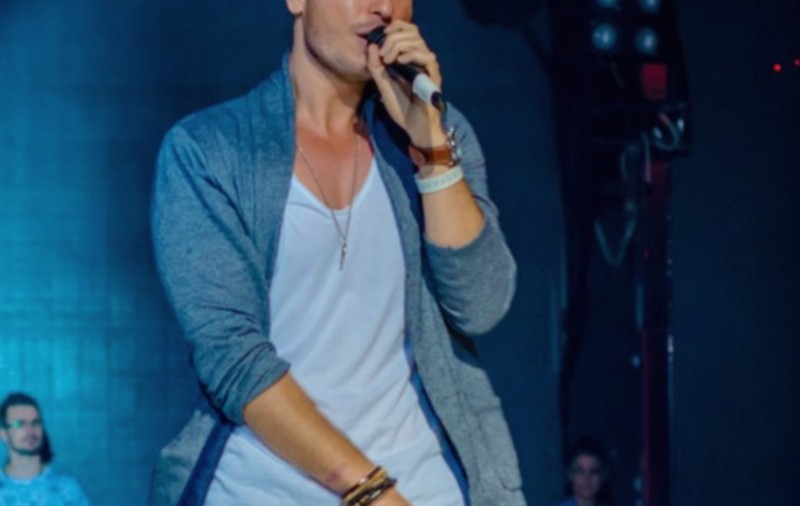 CE A CERUT cântăreţul FAYDEE, înainte să urce pe scenă, la Bucureşti | FOTO