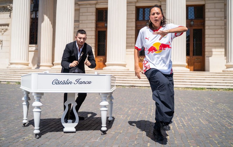 Ce se întâmplă când o campioană mondială la popping dansează pe muzică de țambal: „Două lumi diferite”! Clipul video care s-a viralizat pe internet