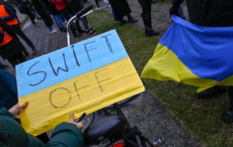 Europarlamentarii USR solicită UE sancțiuni mai dure împotriva Rusiei, inclusiv excluderea din sistemul SWIFT