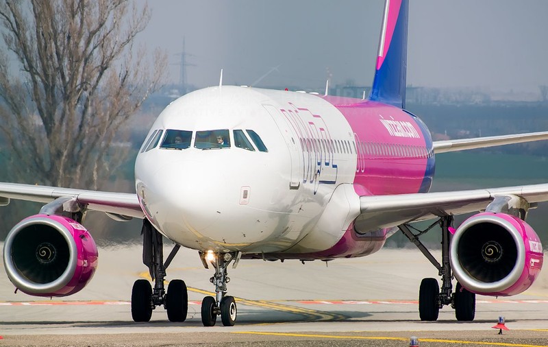 Aterizare de urgență pe aeroportul din Sibiu. Un avion a lovit o pasăre