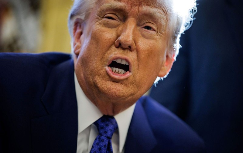 Comediant britanic îl calcă în picioare pe Donald Trump: „Laș nenorocit” |VIDEO