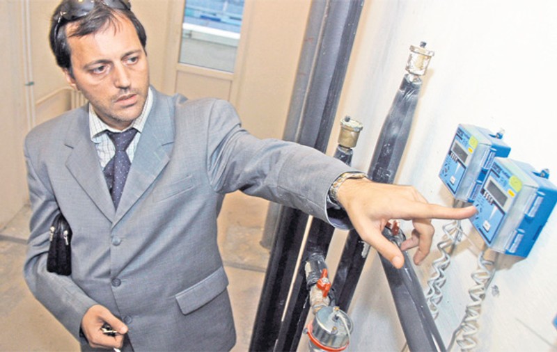 Te-ai mutat în casă nouă? Află ce trebuie să faci ca să nu rămâi fără curent, apă şi gaze