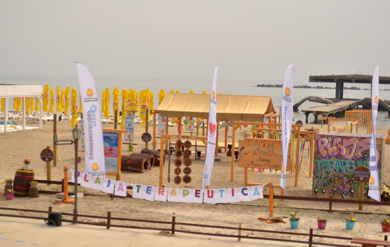 REPORTAJ/ Proiect unic în România. Un psiholog a făcut o ”plajă terapeutică” la Mamaia: "Oamenilor le e greu să creadă că accesul e gratuit“