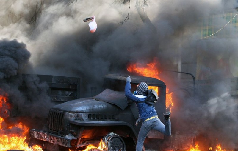 Protestele de la KIEV au luat amploare! MAE condamnă VIOLENŢELE din UCRAINA! | FOTO
