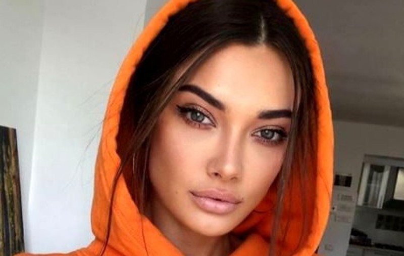Ștefania Ivănescu, celebrul top model, a fost cerută în căsătorie de ziua ei. Cum arată inelul