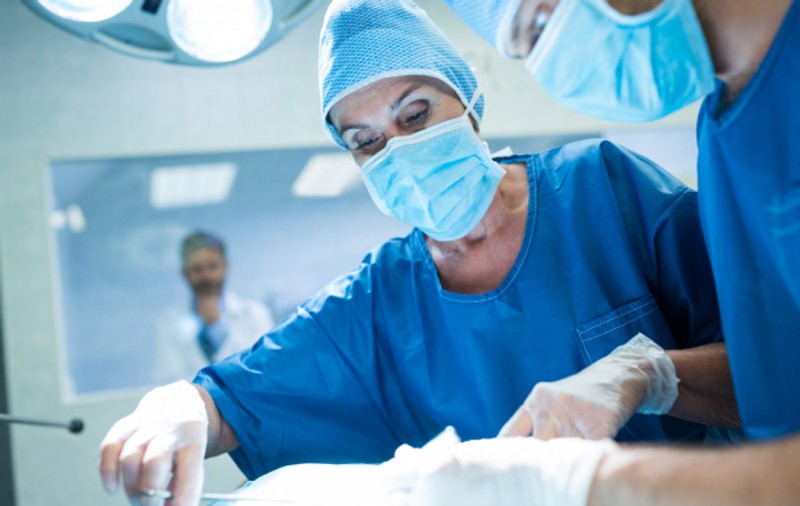 O asistentă din Cluj a fost dată afară din locuința în care stătea cu chirie, fiindcă proprietarul se temea de coronavirus