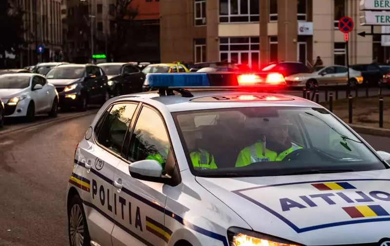 Un adolescent din Craiova a furat și condus trei mașini, deși nu are permis. A fost arestat preventiv