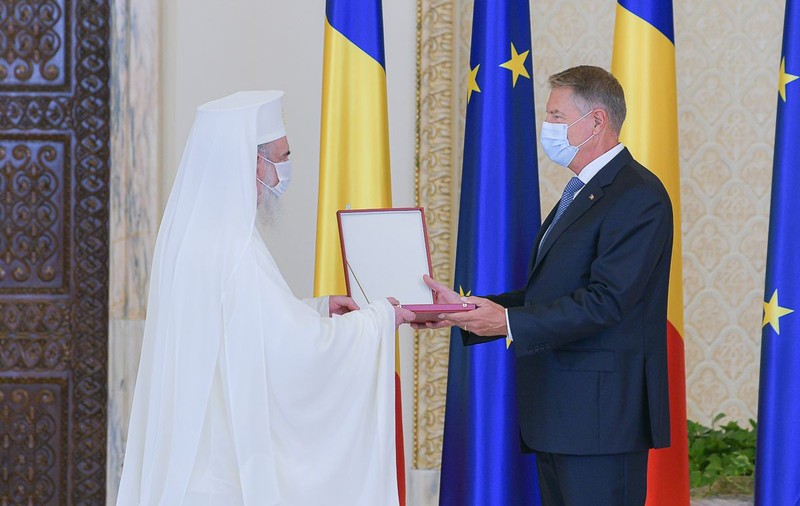 Patriarhul Daniel a împlinit 70 de ani şi a fost decorat de Klaus Iohannis