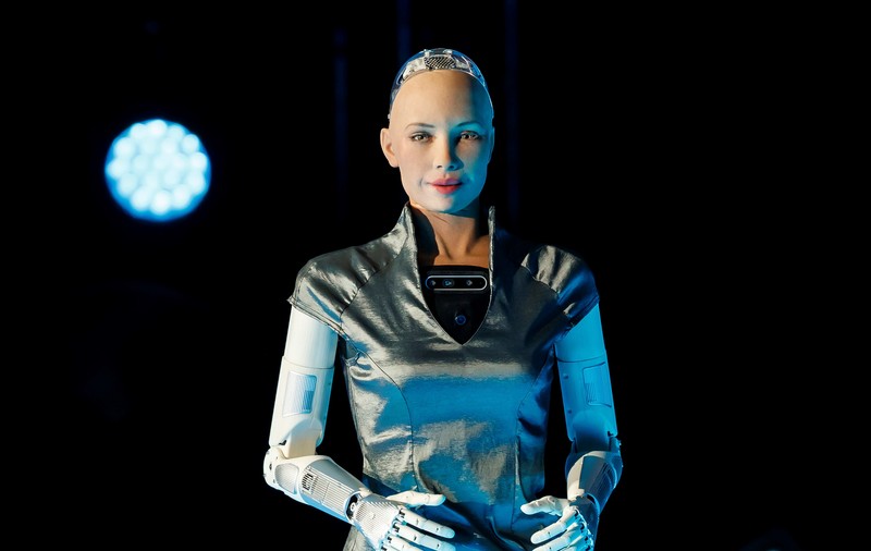 Un tablou digital pictat de robotul umanoid Sophia, vândut la licitație cu 700.000 de dolari