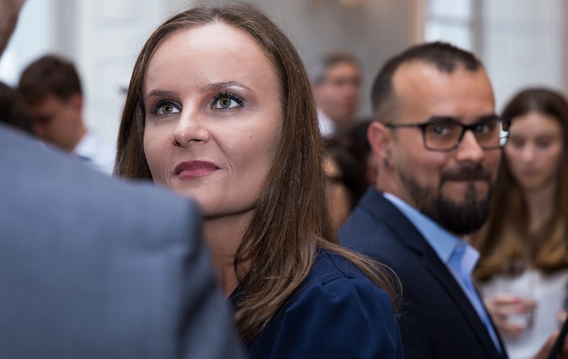 O angajată de la primăria Vurpăr de lângă Sibiu e și consul al României la Munchen, după ce a lucrat în SRI. Fratele ei e coleg de Partid cu Horațiu Potra