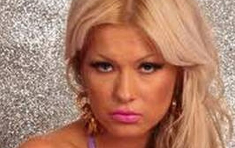 SIMONA SENSUAL A FOST NEVOITĂ SĂ SUNE LA 112! UITE CE I-A FĂCUT O FEMEIE ÎN PARC!