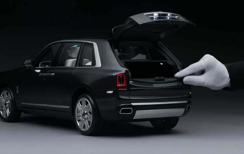 O machetă Rolls-Royce este mai scumpă decât un SUV real