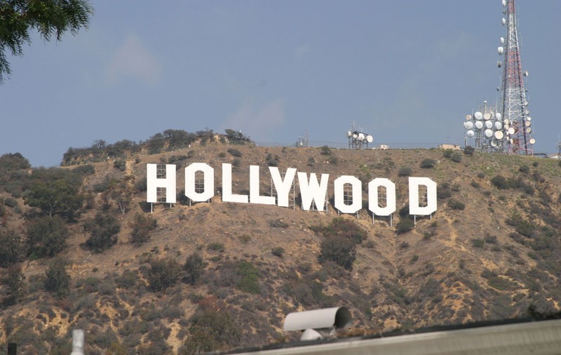 HOLLYWOOD-ul, salvat de Hugh Hefner