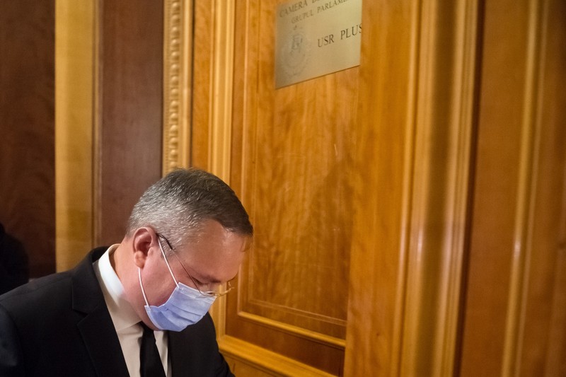 Premierul Ciucă susține că nu a plagiat în teza sa de doctorat. Foto: Hepta
