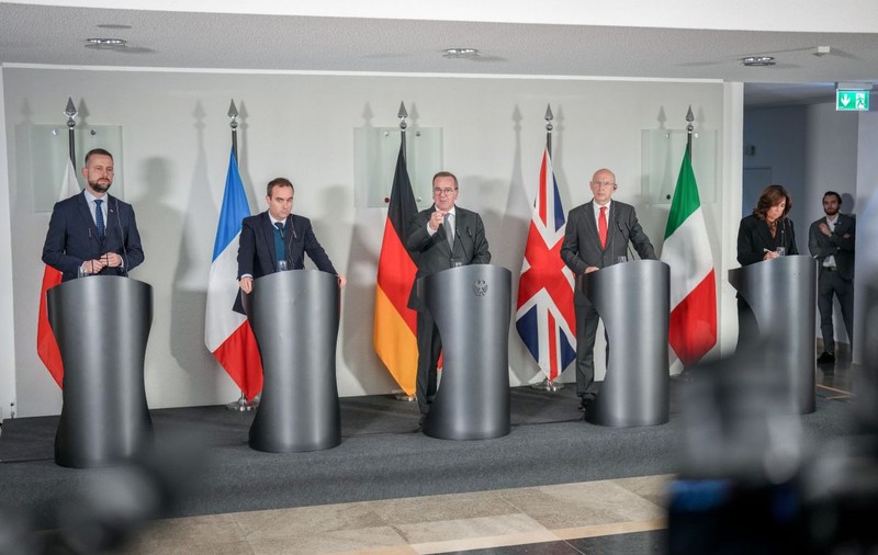Speriate de Donald Trump, țările din Europa anunță că vor trimite mai mult ajutor militar Ucrainei