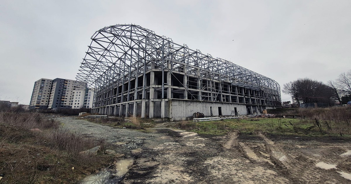 O sala polivalenta inconstructie