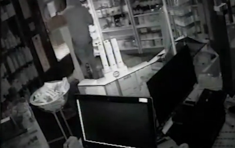VIDEO | O bandă de români din Spania, arestată după ce a jefuit 47 de farmacii. Spargerile au avut loc în perioada de alarmă