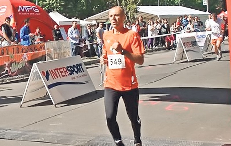 «Înainte de curse îmi fac cruce!» | Andrei Roşu, idolul puştoaicelor în anii ’90 cu trupa Gaz pe Foc, a câştigat Cupa Mondială de Triplu Ultratriatlon din Mexic