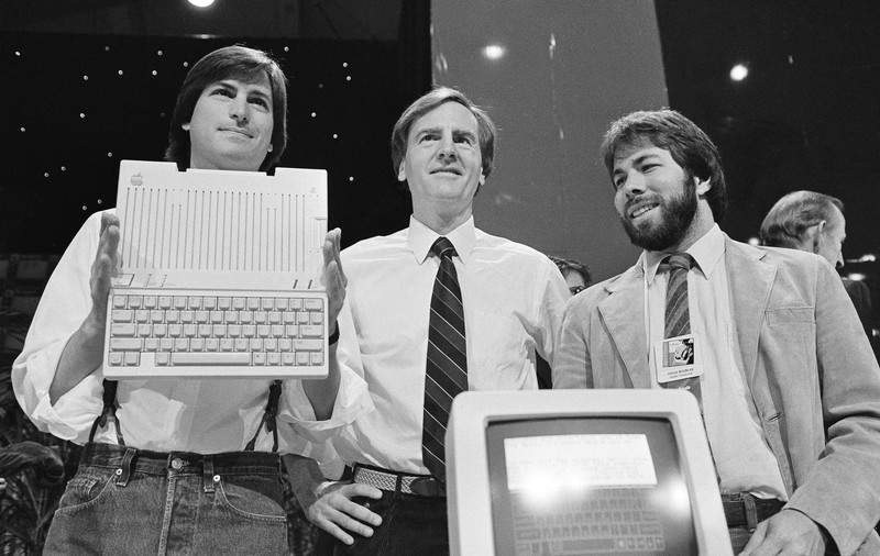 Apple la borna 50: de la Steve Jobs la Tim Cook și jumătate de secol de inovație pentru cea mai valoroasă companie din lume