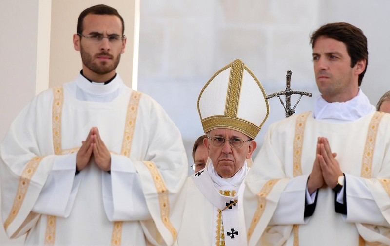 Ce este Sfântul Rozariu, cea mai importantă rugăciune catolică pe care o va rosti Papa Francisc în vizita sa în România