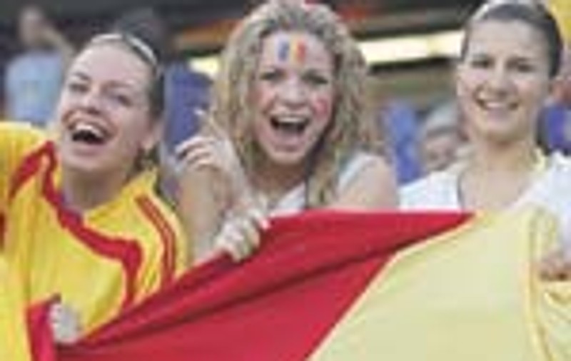 Peste 10.000 de romani au incurajat nationala