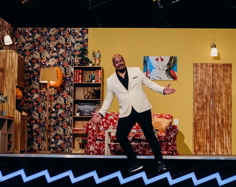 Cabral prezintă „Săriți de pe fix!”, la Pro TV. 8 comedianți din România vor apărea în noua emisiune