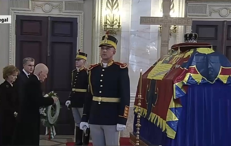Regele Simeon al II-lea al bulgarilor, la catafalcul Regelui Mihai. Primul oaspete regal din străinătate