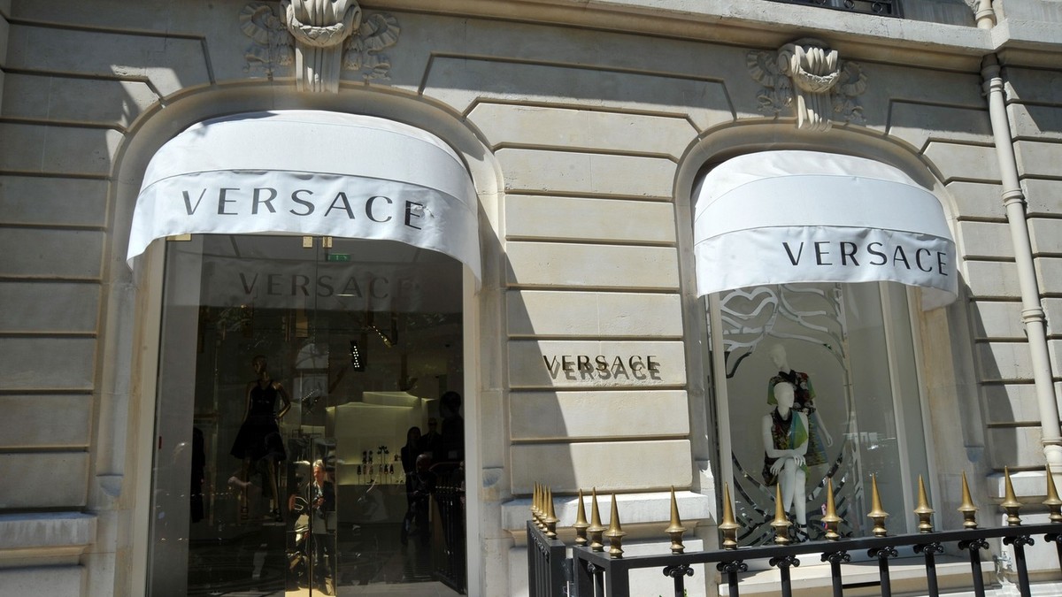 Versace, un magazin din Paris
