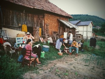 Actori în culise. Foto: Asociația Cultură'N Șură