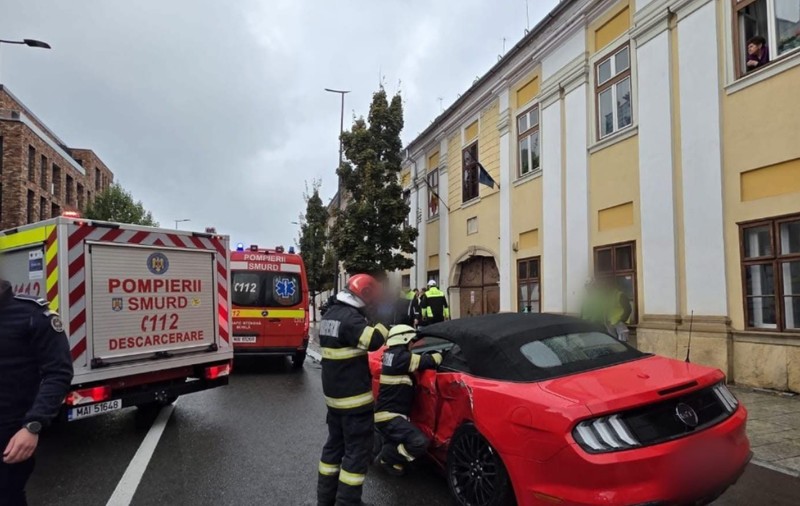 Copil accidentat foarte grav, în centrul orașului Cluj-Napoca, pe trotuar. Din cauza șocului, și mama sa a ajuns de urgență la spital