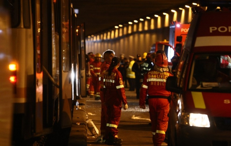 Vatmanii implicaţi în accidentul cu tramvaie, duşi la spital pentru stabilirea alcoolemiei  