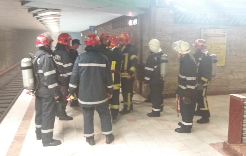 FOTO | Incident la metrou, între stațiile Eroii Revoluției și Constantin Brâncoveanu