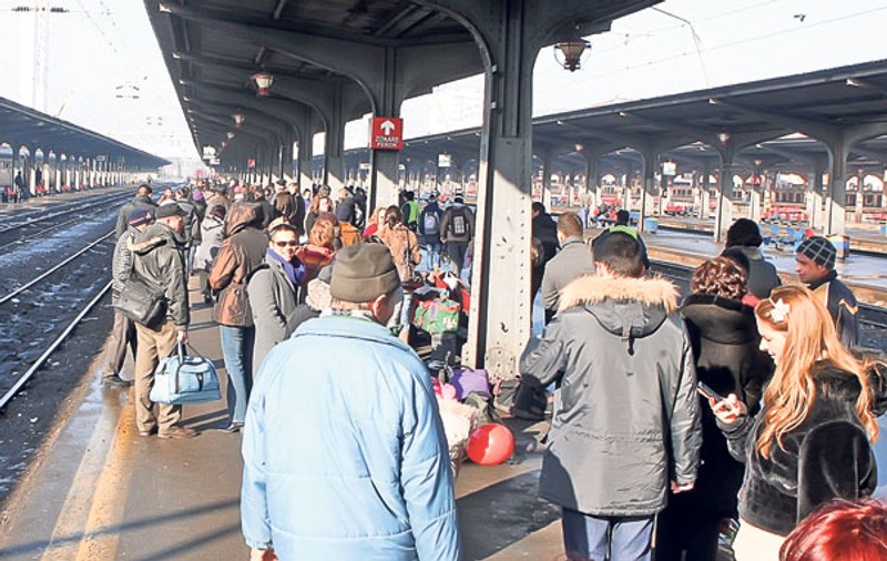 Au blocat 10.000 de oameni pentru că leafa a întârziat o zi
