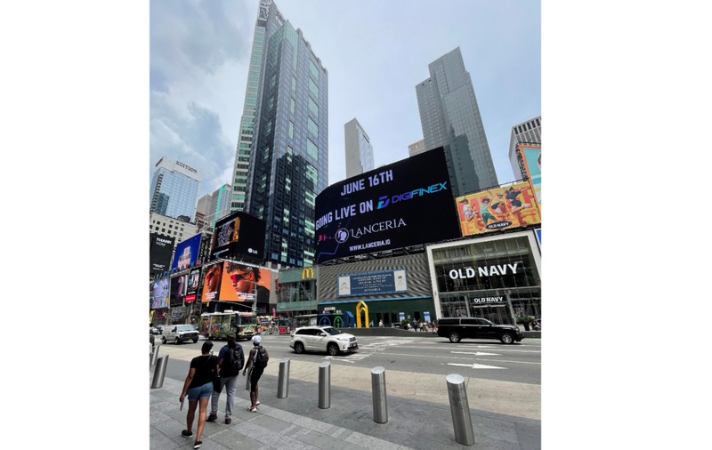 (Publicitate) Start-Up românesc își anunță în Times Square listarea pe platforme de tranzacționare Blockchain