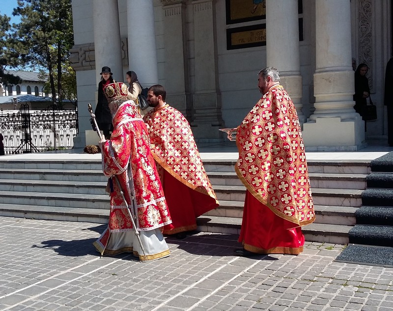 Arhiepiscopul Casian Crăciun a spălat, în Joia Mare, picioarele a 12 copii orfani | GALERIE FOTO