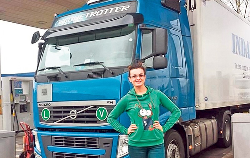 Frumuseţea asta CONDUCE un TIR