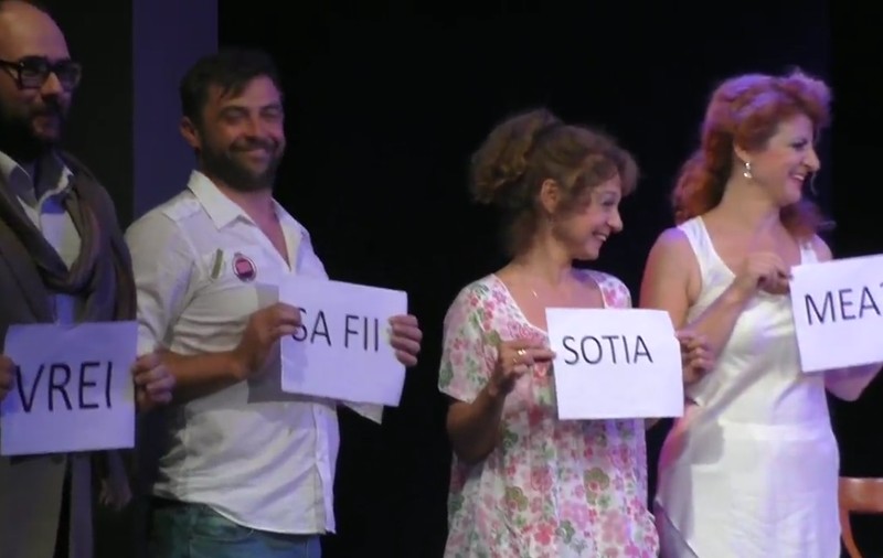 VIDEO | Cerere în căsătorie, pe scena Teatrului Nottara. Totul a fost cât se poate de real, iar protagoniștii nu sunt actori