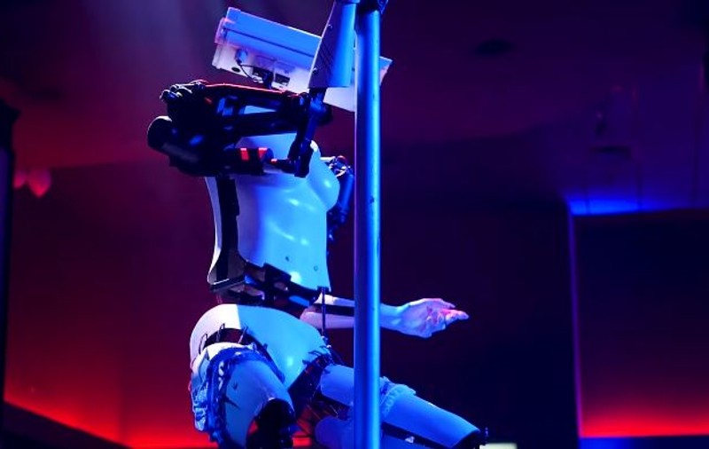 Au apărut roboții care fac striptease - VIDEO